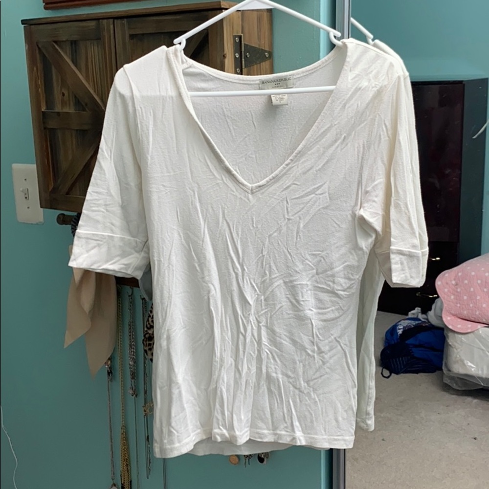 White V neck short sleeve